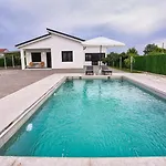 Villa Holliday